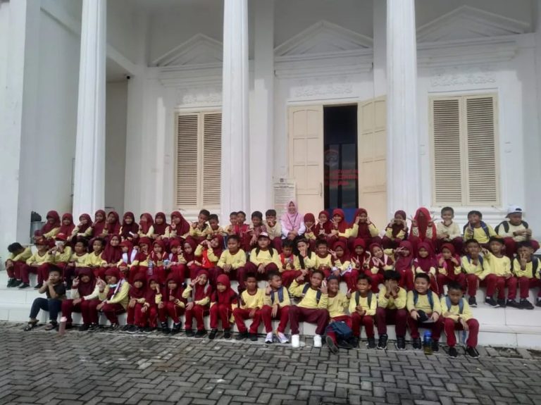 Kunjungan 75 siswa siswi dan 11 guru pendamping dari SDIT Al Mustaqim Tarakan